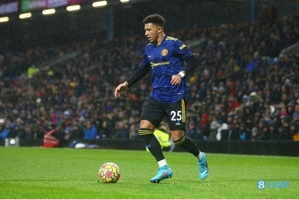 Truyền thông Anh: Manchester United sẽ chịu 60% mức lương hàng tuần của Sancho là 250.000 bảng, tức là 150.000 bảng, còn Dortmund sẽ chịu 100.000 bảng