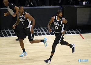 George: Kawhi Kawhi tổ chức, ghi bàn và phản công ở trình độ rất cao. Tất cả chúng tôi đều muốn anh ấy có được cú triple-double.