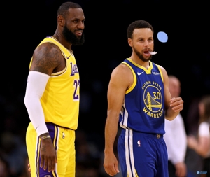 Trận 1 hấp dẫn quá! Lakers và Warriors sẽ gặp nhau 3 lần nữa ở mùa giải này, với trận tiếp theo vào ngày 23/2