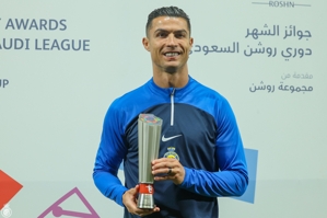 Với 5 bàn thắng và 2 đường kiến ​​tạo trong 4 trận vào tháng 12, Ronaldo đã nhận được danh hiệu Cầu thủ xuất sắc nhất tháng 12 của Liên đoàn Ả Rập Saudi trước trận đấu.