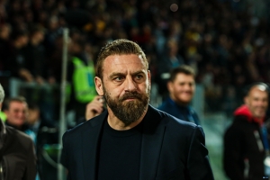 De Rossi: Tôi cảm thấy khó chịu vì không thể thi đấu một mình. Chúng tôi sẽ cố gắng hết sức để gây áp lực lên đối thủ.