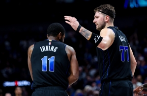 Carlisle: Doncic đang viết lại lịch sử, Irving cũng đang chơi rất hay và Mavericks có tiềm năng cạnh tranh chức vô địch.