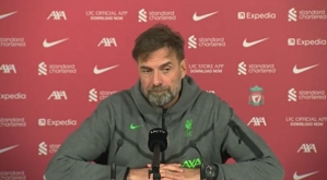 Klopp: Hiện tại, ông chưa tính tới việc cạnh tranh chức vô địch thứ 4. Màn trình diễn gần đây của ông không phải là phản ứng trước trận thua Arsenal.