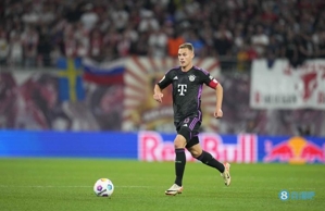 Eberl: Tôi sẽ bàn hợp đồng mới với Kimmich nhưng ưu tiên hàng đầu của Bayern là thuê HLV mới