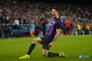 Lewandowski lần đầu ghi bàn ở cả hai lượt trận vòng knock-out Champions League kể từ tứ kết Champions League 2020-21