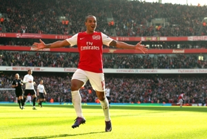 Walcott: Cầu thủ Pháo thủ có thể hưởng lợi từ loạt sút luân lưu, họ biết phải làm gì để giành chiến thắng