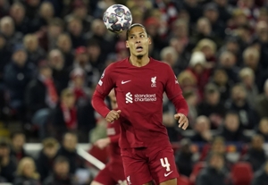 Van Dijk nói về Double Reds: Họ cần giành trọn 3 điểm trước Manchester United. Họ đang gặp khó khăn trước Chelsea và cần phải hồi phục.