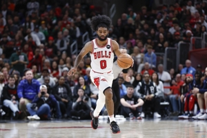 Hiệu suất tốt! Coby White thực hiện 6 trong số 9 quả ba điểm và đóng góp 26 điểm, 4 rebound và 8 kiến ​​​​tạo.