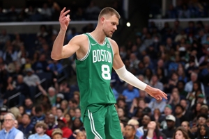 Một lỗi chết người sẽ cho đối thủ của bạn ba quả ném phạt! Porzingis ghi được 19 điểm, 6 rebound, 7 kiến ​​​​tạo và 3 block khi bắn 6/13.