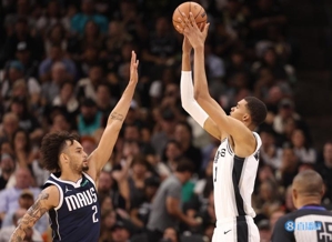 Bunyama ghi triple-double trong mùa giải tân binh, cầu thủ thứ hai trong lịch sử Spurs và Đô đốc làm được điều đó 3 lần