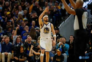 Klay: Tôi hy vọng một ngày nào đó có cơ hội phá kỷ lục ba điểm trong một trận đấu của anh ấy