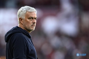 Vốn dĩ lòng tôi hướng về vầng trăng sáng! Mourinho từ chối lời đề nghị 30 triệu euro của Saudi Arabia năm ngoái và muốn ở lại Rome