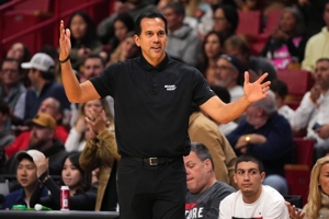 Spoelstra: Đội đang trải qua một số thời điểm khó khăn và tôi muốn khen ngợi Magic vì màn trình diễn ngày hôm nay của họ