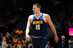 Đề cử xuất sắc nhất tuần: Booker, Big Eyebrow, George, Harden, Jokic, Mitchell, v.v.