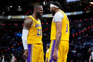 Ngày mai Lakers sẽ thi đấu với Nuggets. LeBron James bị nghi ngờ và Reddish, Van Der Biao và Vincent sẽ vắng mặt.