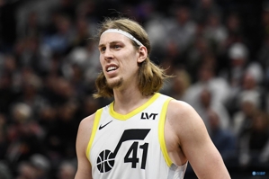 Phóng viên nổi tiếng: Warriors có cuộc nói chuyện rất nghiêm túc về Caruso và Olynyk