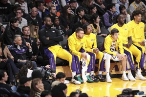 Chín đen? Jing Yimo: Tất cả các thành viên của Lakers đều có chiều sâu và phải tránh những đường nét sắc bén ở nửa trên