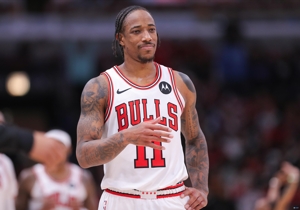 Con trỏ ba điểm chính sẽ giết chết trò chơi! DeRozan ghi được 24 điểm, 6 rebound và 7 kiến ​​​​tạo khi sút 6/13.