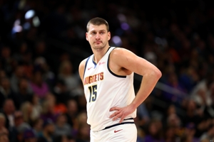 Tất cả các bạn đều là đồ chơi! Jokic ghi được 32 điểm, 16 rebound, 16 kiến ​​​​tạo, 4 cướp và 1 cú sút khi bắn 13/24.