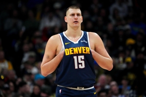 Jokic đã ghi ít nhất 30 điểm, 15 rebound và 15 kiến ​​​​tạo trong một trận đấu ba lần trong sự nghiệp, chỉ đứng sau Big O trong lịch sử!