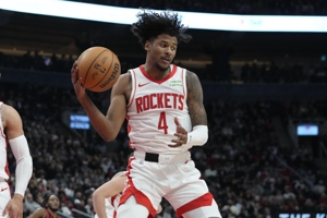 Tiếp tục kéo! Jaylen Green chỉ thực hiện 6 trong số 17 cú sút và ghi được 16 điểm, 6 rebound và 3 kiến ​​​​tạo với điểm cộng trừ là -8