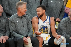 Bạn đã xem truyền hình trực tiếp chưa? Kerr: Curry có 8 rebound trong hiệp đầu tiên? Không quá 32 khán giả? cây bấc!