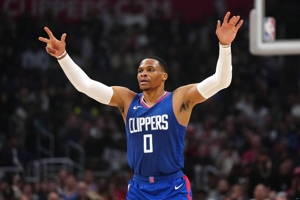 Có hy vọng trở lại trong mùa giải này! Westbrook bị gãy tay vào năm 2014 và phải ngồi ngoài 4 tuần.