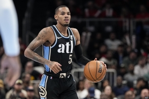 Cảm giác bên ngoài là trung bình! Dejounte Murray ghi được 20 điểm, 6 rebound và 11 kiến ​​​​tạo trên 8/19 cú sút và 2/8 quả ba điểm.