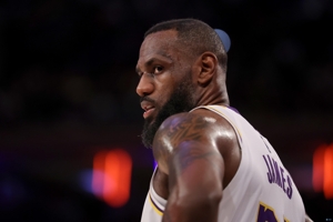 Perkins: Hãy sẵn sàng dựng tượng LeBron James bên ngoài sân nhà Lakers GOAT!