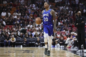 Sự thay thế là hiệu quả! Fultz ghi được 12 điểm và 3 rebound khi thực hiện cú sút 6/6 trong hiệp đấu.