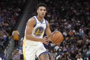 TJD: Curry, Paul và Klay là những người chơi Hall of Fame và họ giúp tôi chơi dễ dàng hơn.