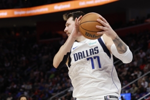 Một bông hoa? Mavericks đánh bại Bulls 44-16 trong hiệp đầu tiên với 28 điểm & Doncic có 15 điểm, 6 rebound và 7 kiến ​​​​tạo