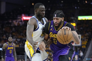 ESPN cập nhật tỷ lệ thắng của Lakers: Lakers nhỉnh hơn một chút là 53,2% và tỷ lệ thắng của Warriors là 46,8%