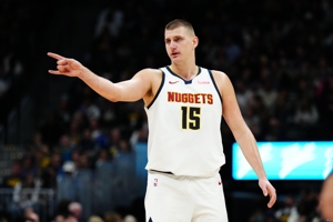 Một cách dễ dàng! Jokic ghi được 31 điểm, 7 rebound và 5 kiến ​​​​tạo, ghi 13/19 trong 3/4.