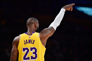 Hỏa lực thật khốc liệt! Lakers thực hiện 27 trong số 46 cú sút trong hiệp đấu, với tỷ lệ sút là 58,7% và 8 trong số 18 quả ba điểm.