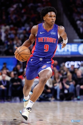 Quan chức của Pistons: Oscar Thompson và Stewart phải nghỉ hết mùa giải. Cầu thủ này đã được điều trị chứng đông máu.