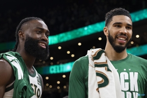 Nổi bật♥️! Celtics đã thắng 8 trận liên tiếp và hơn đội xếp thứ hai là Bucks 11 trận.