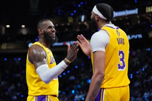 Lakers VS Bucks ngày mai: James nhiều khả năng vắng mặt, lông mày rậm khả năng thi đấu