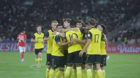 Pelatih Oxford United Takjub dengan 40 Ribu Suporter Indonesia: Pemain Lihat Kembang Api, Lagu Kebangsaan, hingga Erick Thohir Membuka Laga